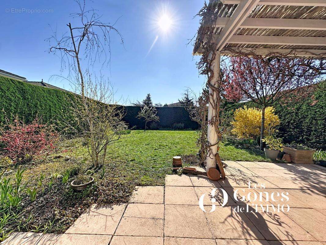 Maison à SAINT-GENIS-LES-OLLIERES