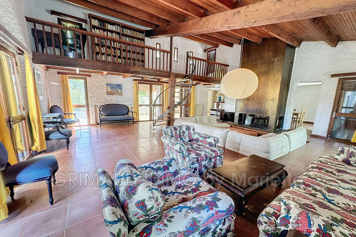 Maison à LA GARDE-FREINET