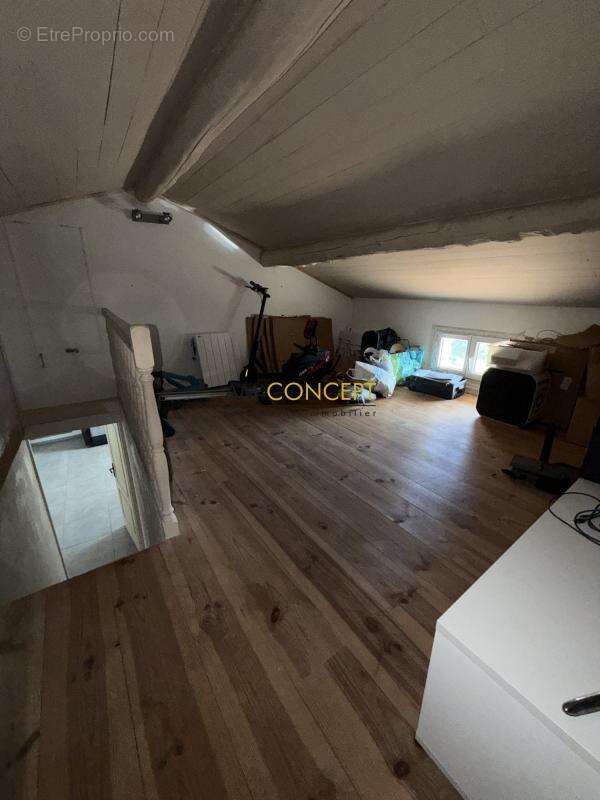 Appartement à CONTES