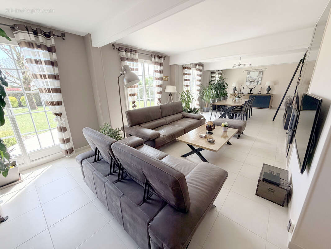 Maison spacieuse avec piscine - photo 5