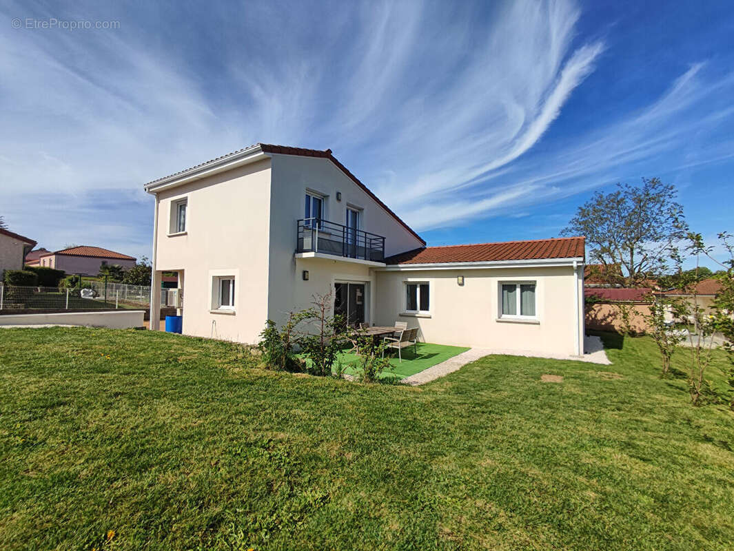Maison à VIC-LE-COMTE
