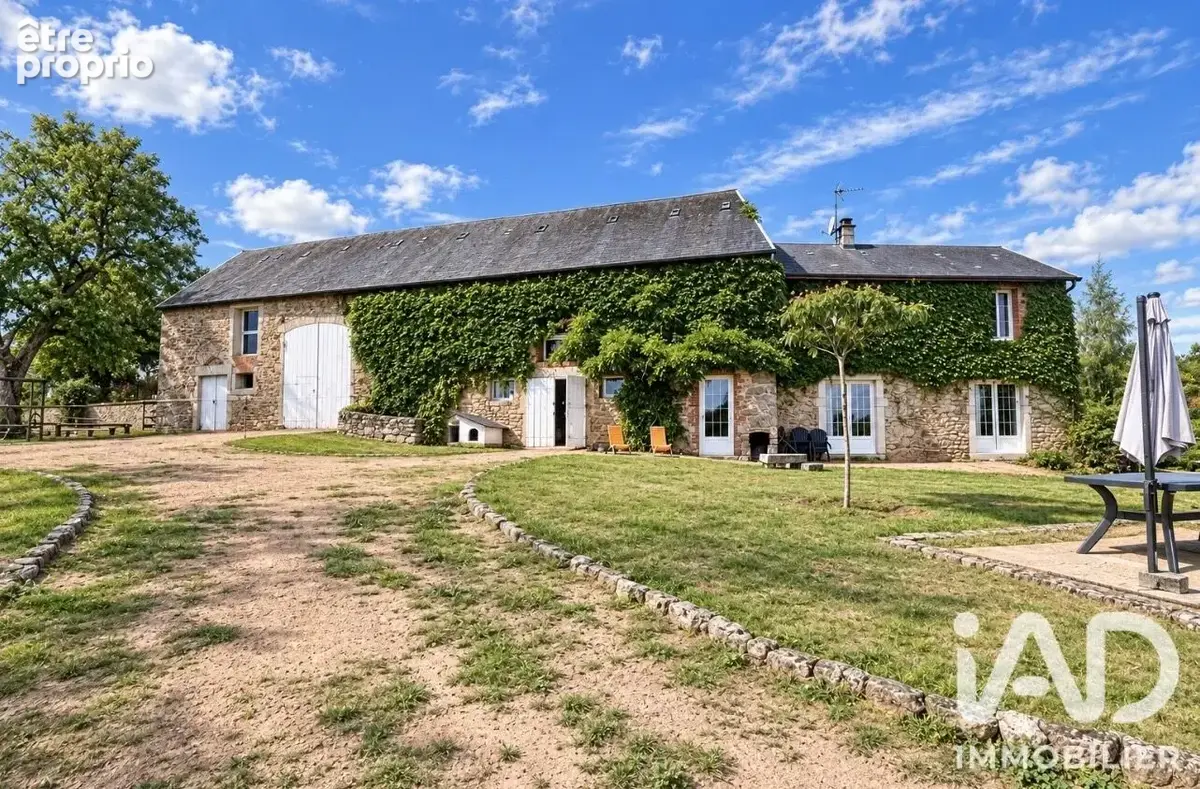 Photo 1 - Maison à LA ROCHE-EN-BRENIL