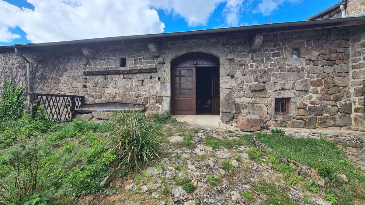 Corps de ferme traditionnel en Pierre Saint Pal De Mons 8 pièces 220 m2 - photo 9