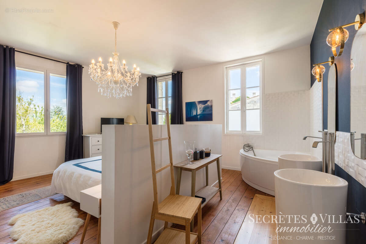 Maison à SAINT-EMILION