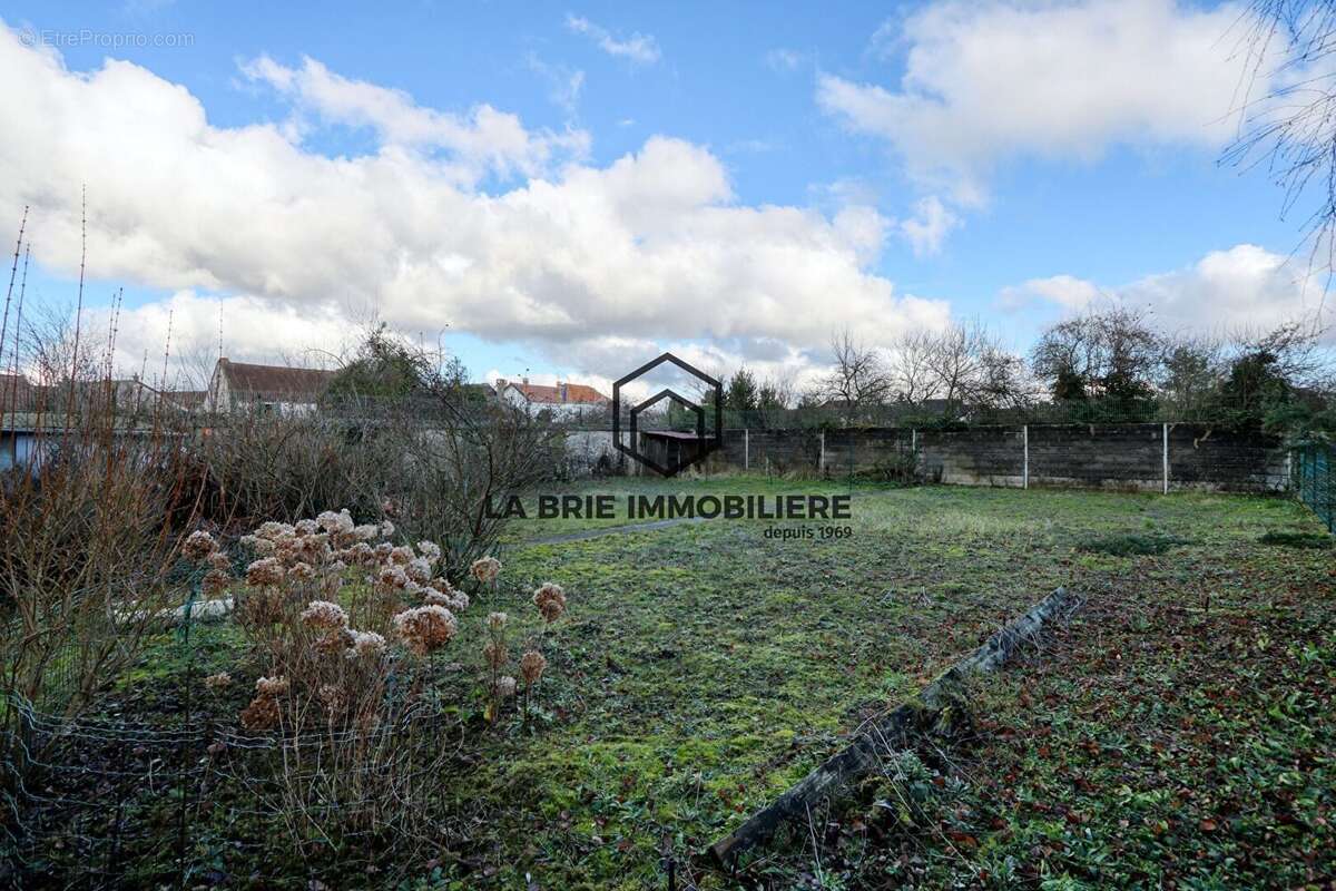 Maison 113 m² à Grisy-Suisnes  - photo 2