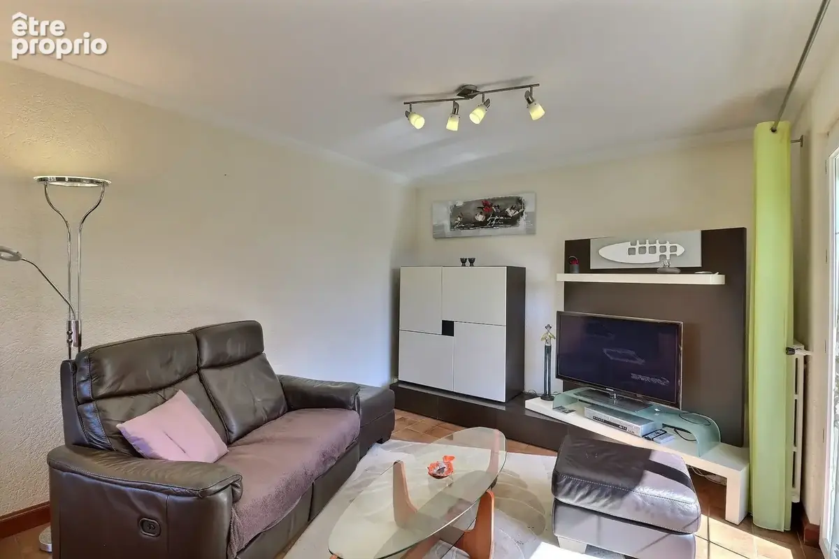 Maison 89 m² à Cranves-Sales  - photo 2