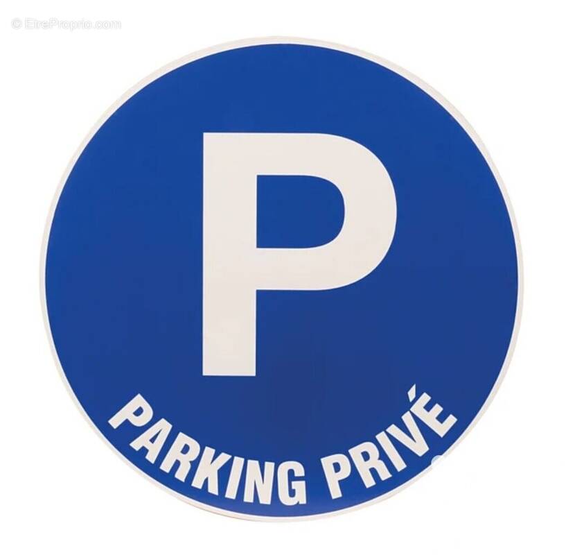 Photo 1 - Parking à MONTEREAU-FAULT-YONNE
