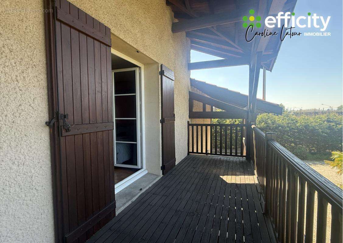 Maison à MONTROND-LES-BAINS