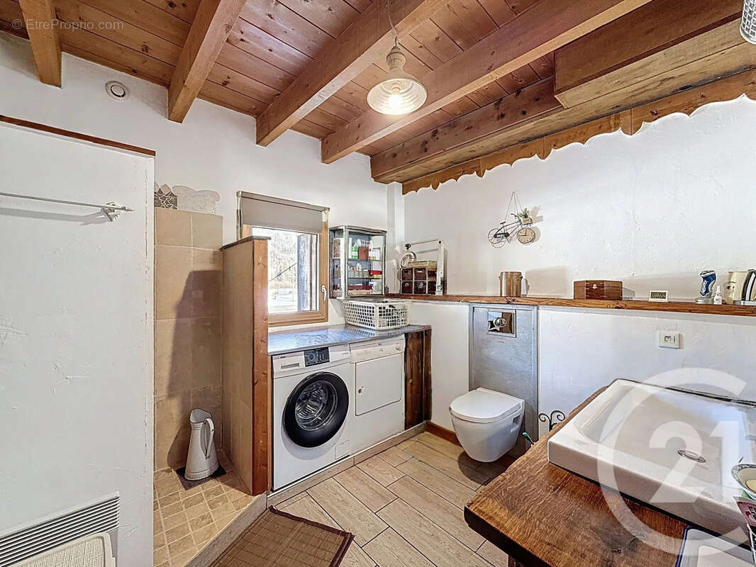 Maison à LA RIVIERE-ENVERSE