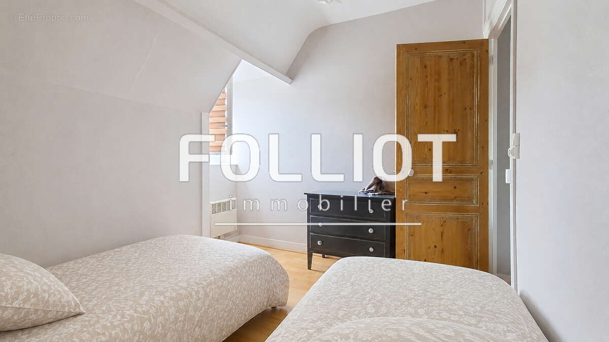 A vendre Saint Jean le Thomas Immeuble avec local commercial, deux appartements, jardin et garage - photo 15