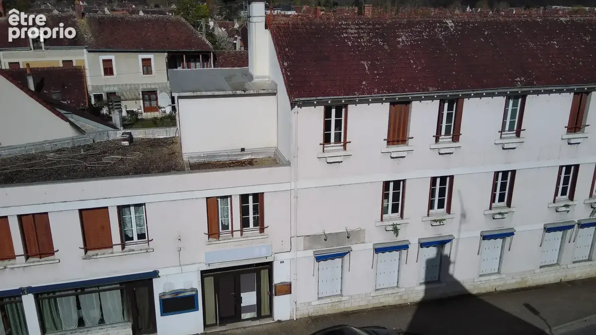 Ensemble immobilier avec ancien hôtel-restaurant et appartement indépendant au cœur de Chabris - photo 2