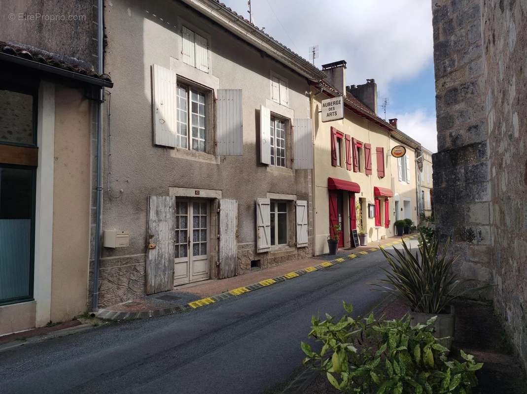 Maison à BUSSIERE-BADIL