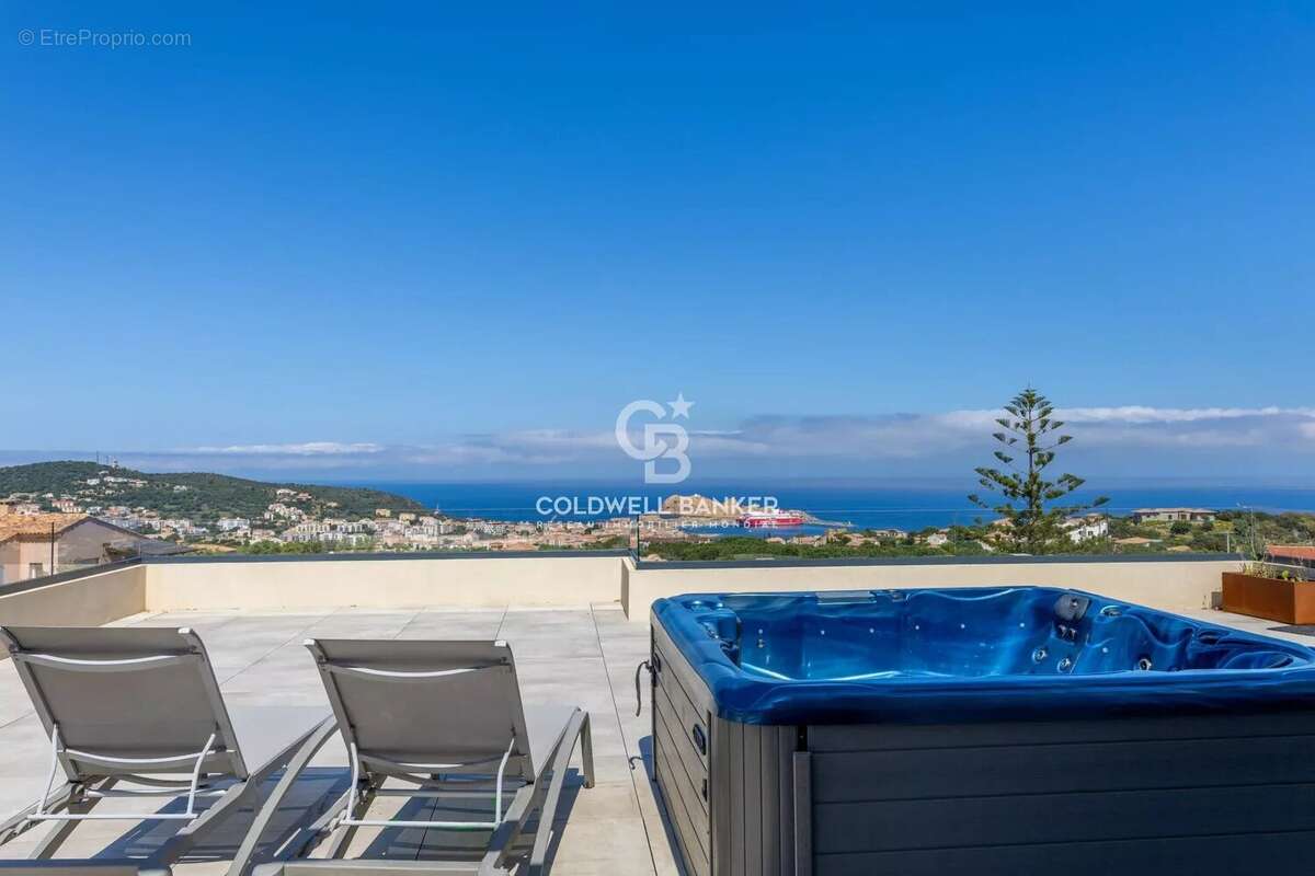 Appartement à L'ILE-ROUSSE