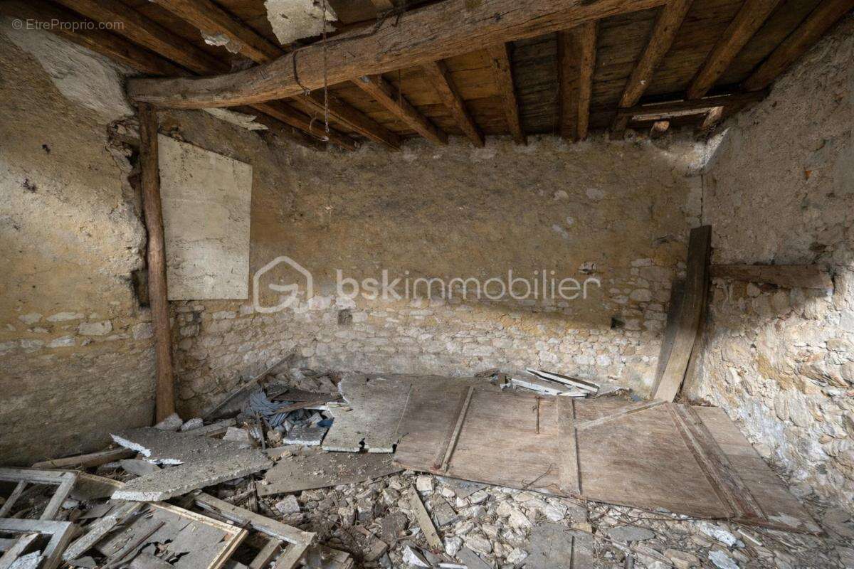 Appartement à BRIENON-SUR-ARMANCON