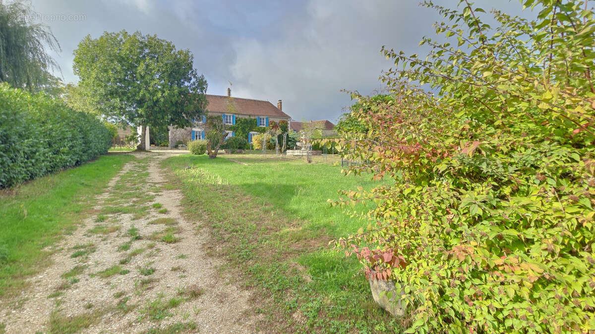 Maison à MONTIGNY-LA-RESLE