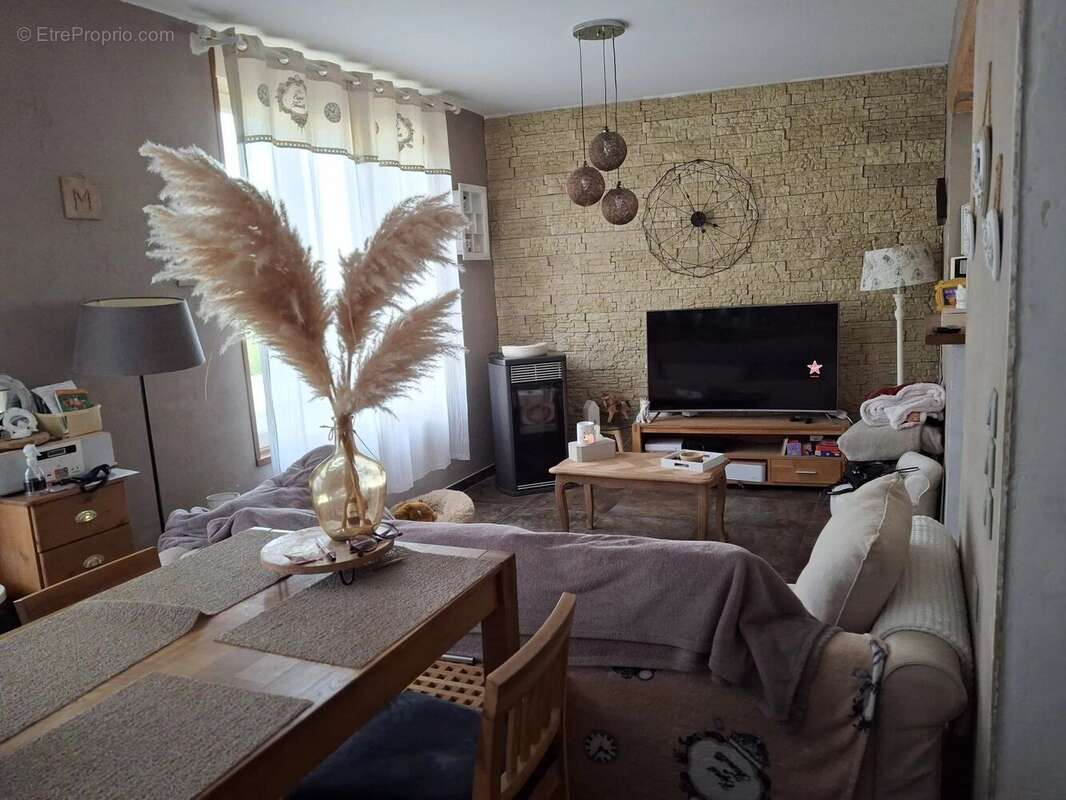 Maison à MONTESCOURT-LIZEROLLES