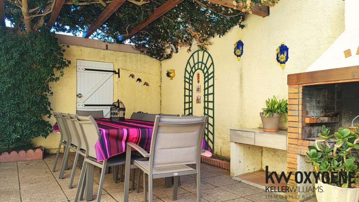 Maison à SAINT-LAURENT-DE-LA-SALANQUE