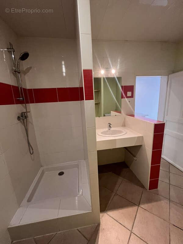 Appartement à LAMALOU-LES-BAINS