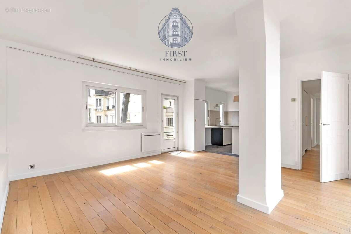 Appartement à PARIS-16E