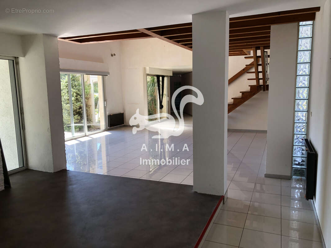 MIOS.Maison d'architecte, 5 chambres, sur environ 1 900 m2.. - photo 3