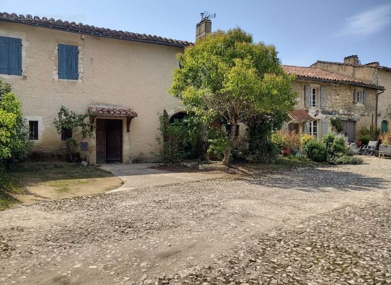 Maison à SAINT-LARY