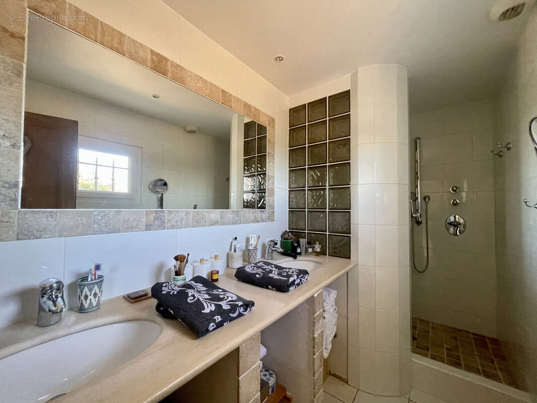 Maison à PERNES-LES-FONTAINES