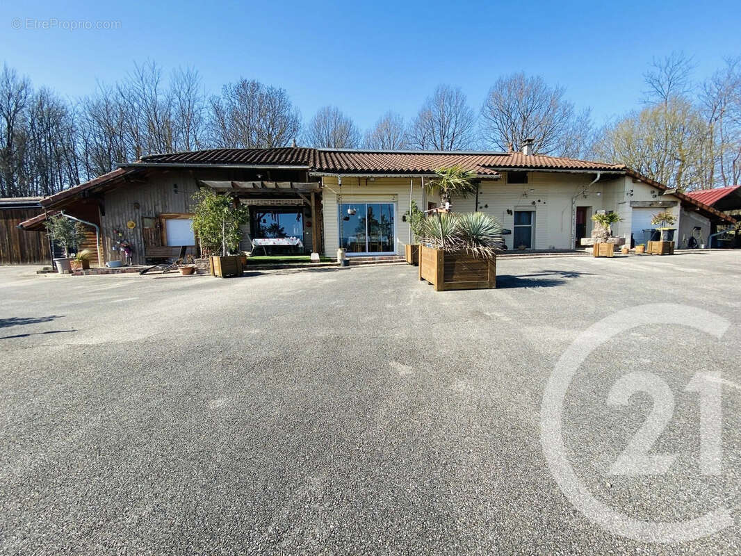 Maison à DOMMARTIN-LES-CUISEAUX