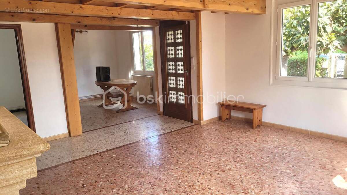 Villedaigne - villa r+1 de 160 m² - 4 faces - type 6 - 3 chambres - garage - piscine - parcelle de 970 m² - photo 5