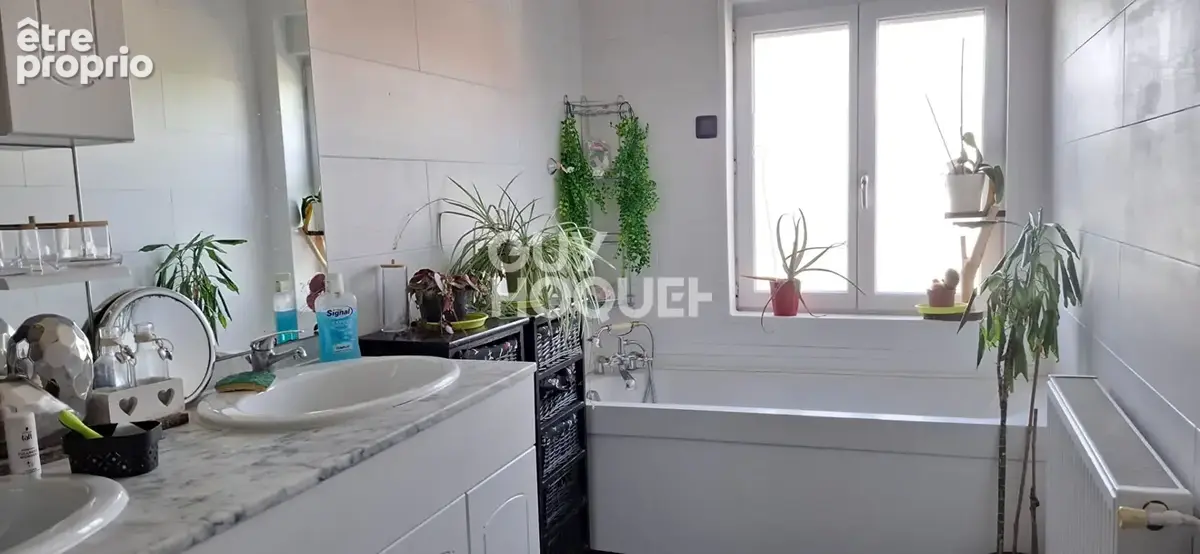 Maison mitoyenne de 192m² entièrement rénovée avec terrain de loisir au bord de l'eau - photo 5
