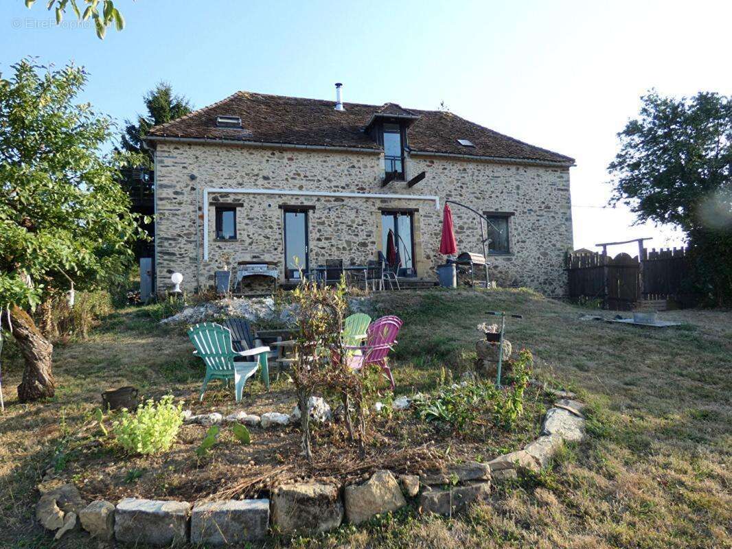 Maison à SAINT-MEDARD-D'EXCIDEUIL