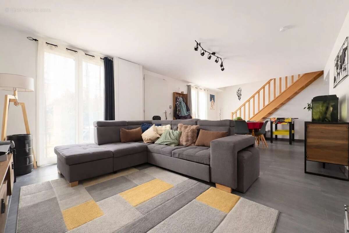 Maison à VILLENEUVE-LE-COMTE