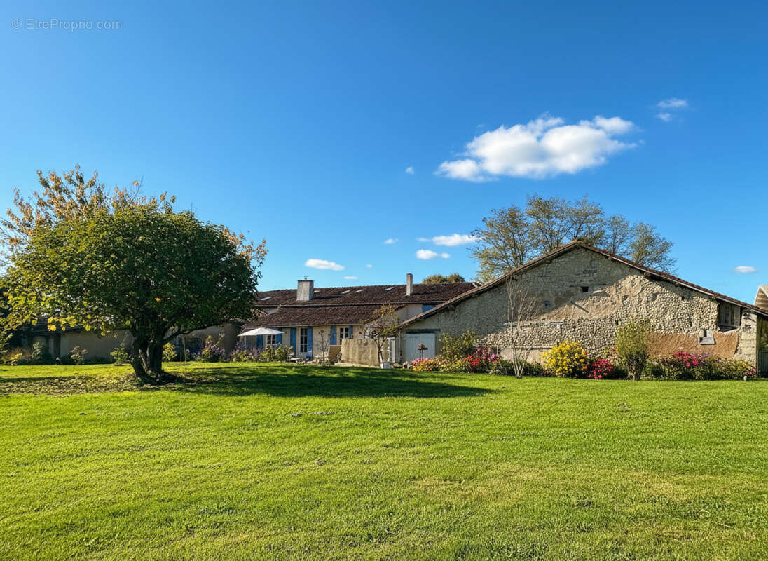 Maison à AUBETERRE-SUR-DRONNE