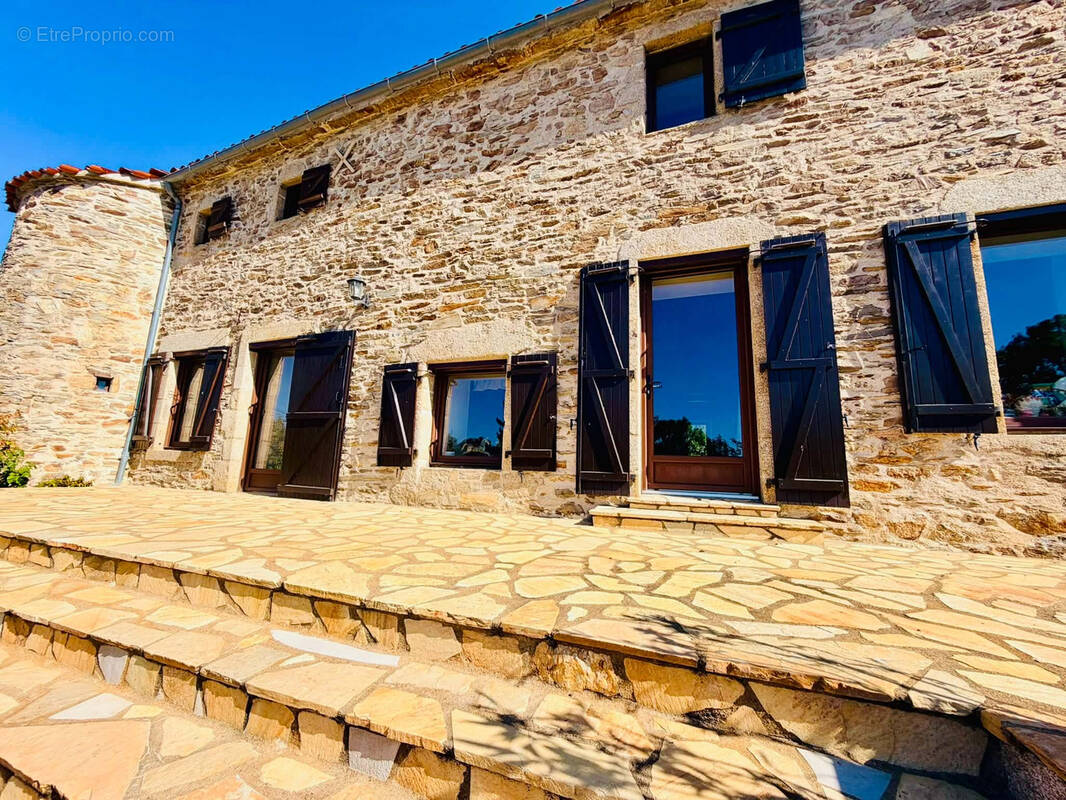 Maison à MONTAIGU