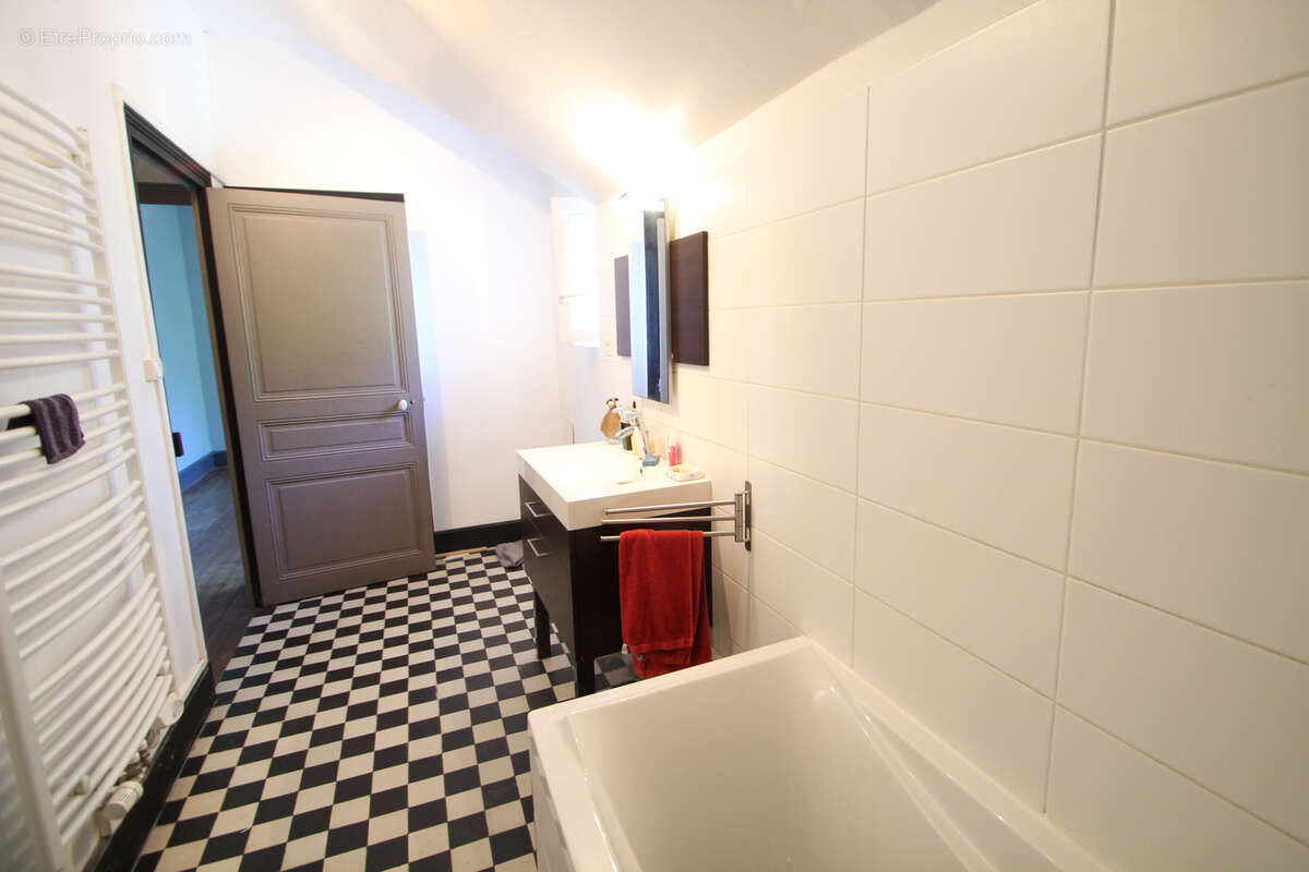 Maison de Bourg à Vendre 3 ou 4 chambres - photo 15