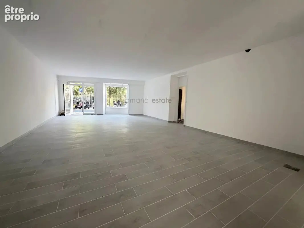 Cannes – place du cdt maria – murs commerciaux libres 120 m² – toutes activités - photo 4