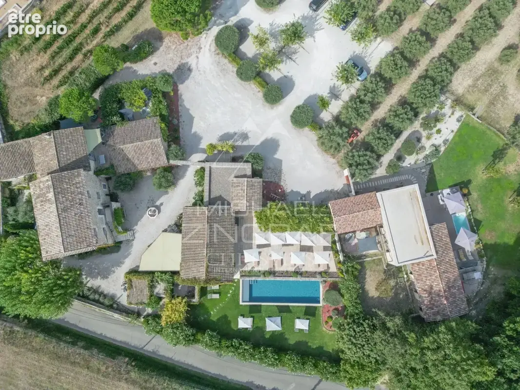 Oppède – Mas provençal de caractère avec gîtes, chambres d'hôtes et vues sur le Luberon - photo 16