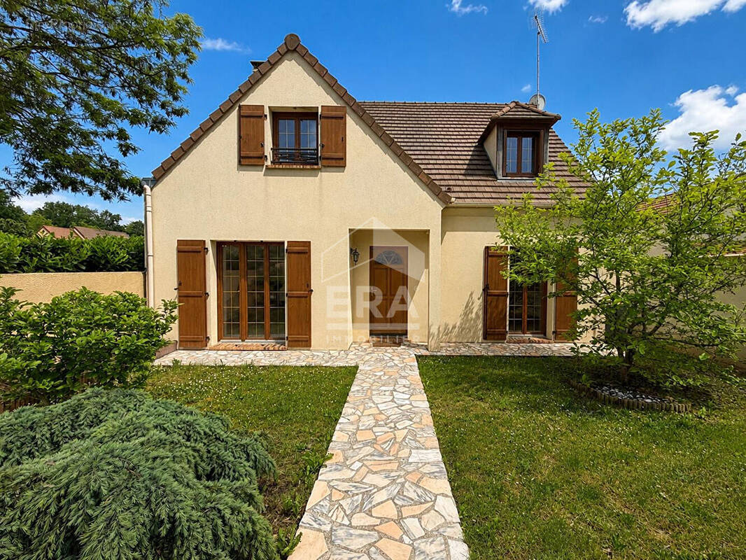 Maison à MONTCOURT-FROMONVILLE