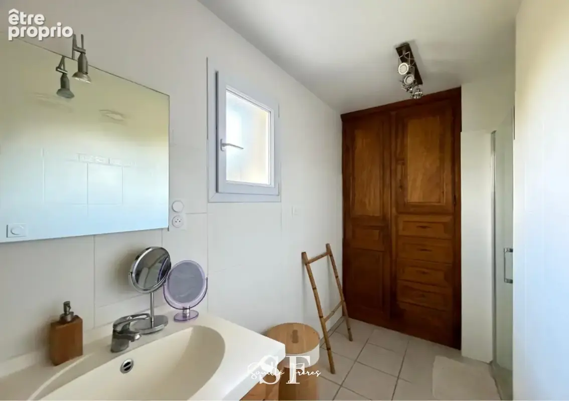 Brax - villa de plain pied avec double garage - dependance - terrain clos. - photo 8