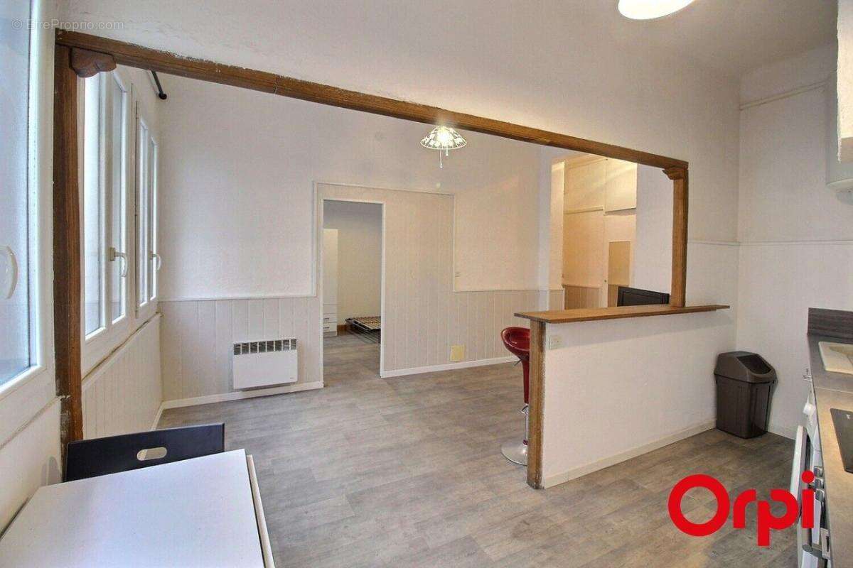 Appartement à MARSEILLE-5E