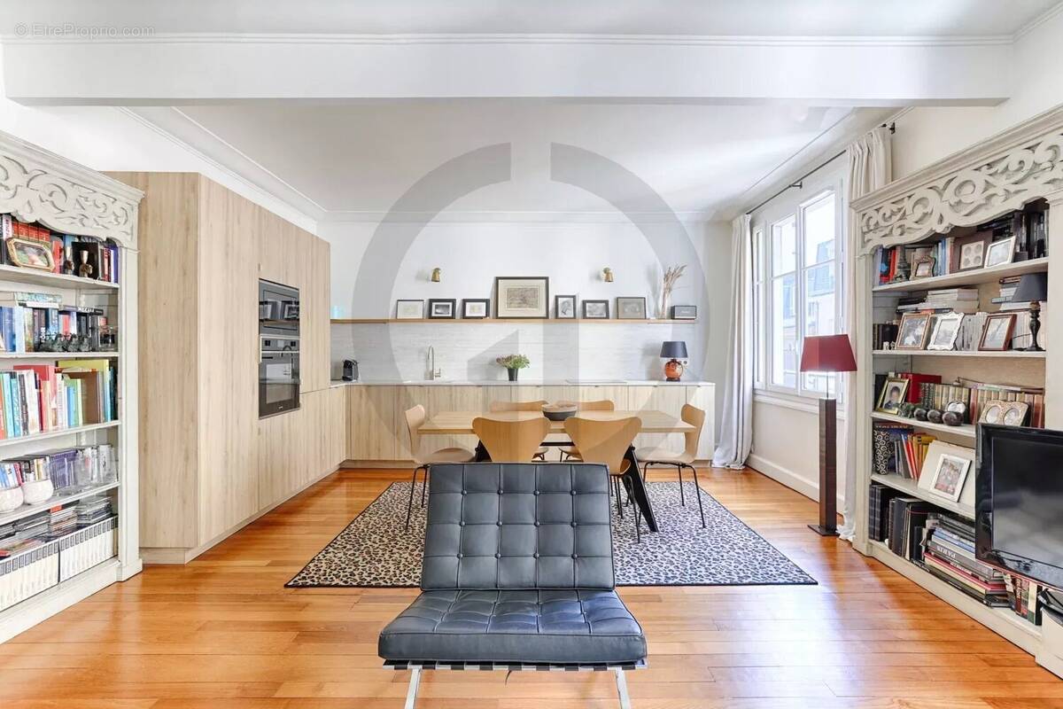 Appartement à PARIS-16E