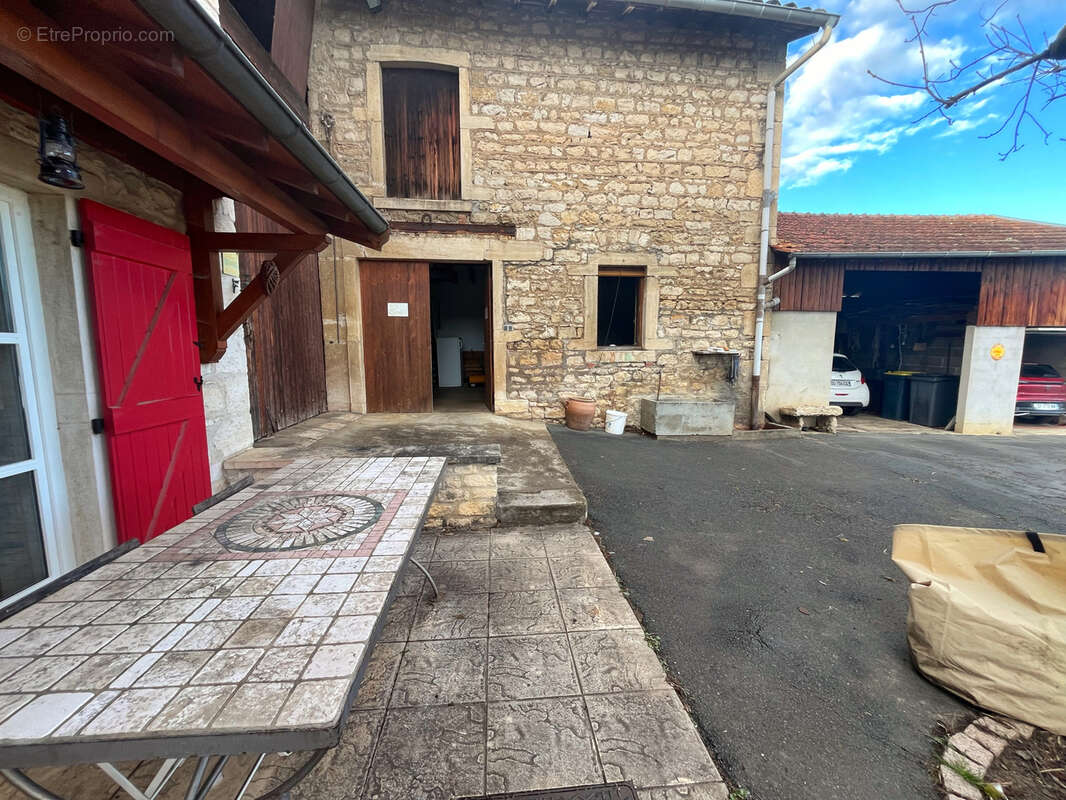 Maison à LUCENAY