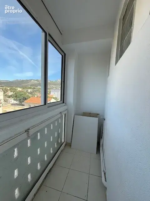 EXCLUSIVITE / TOULON - Faux T4 de 58,60 m2 + balcon + cellier + cave - photo 7