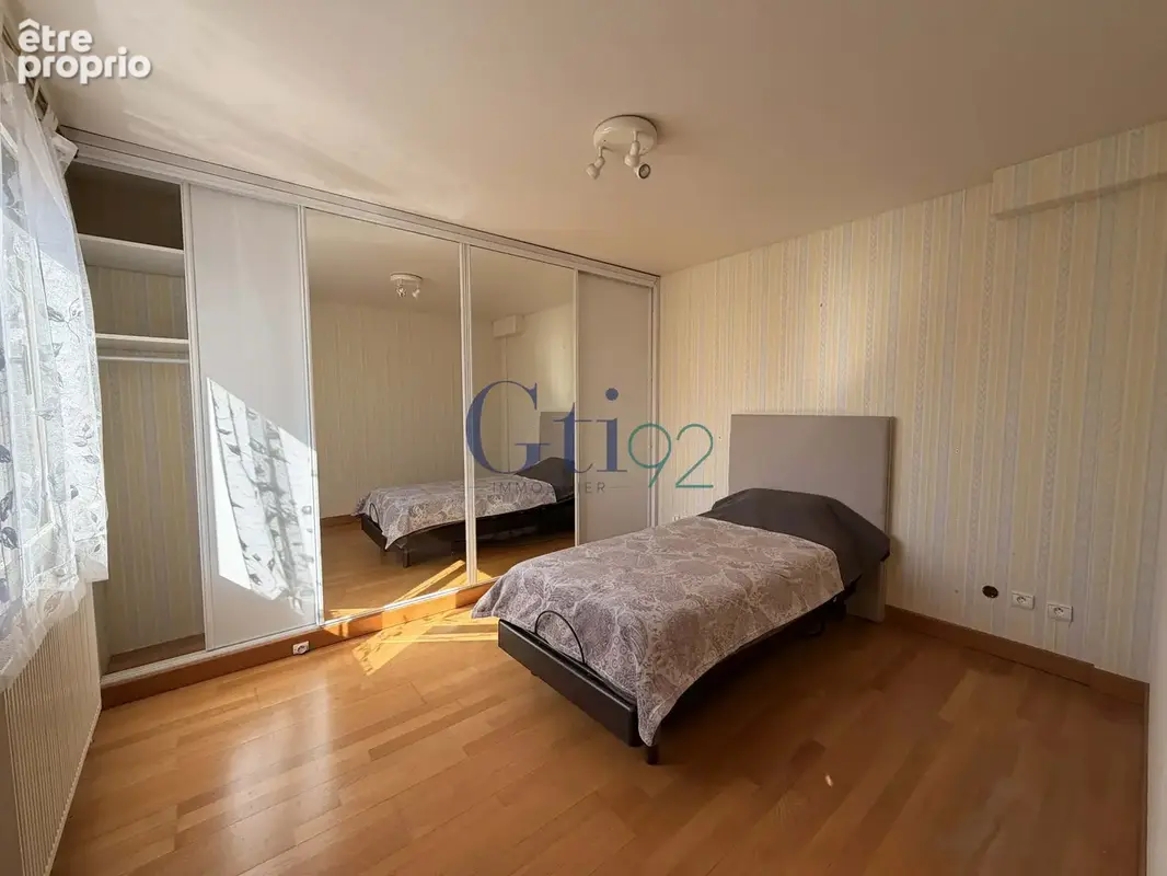 Fort potentiel - beau volume - jardin exclusivement sur l'arriere - photo 6