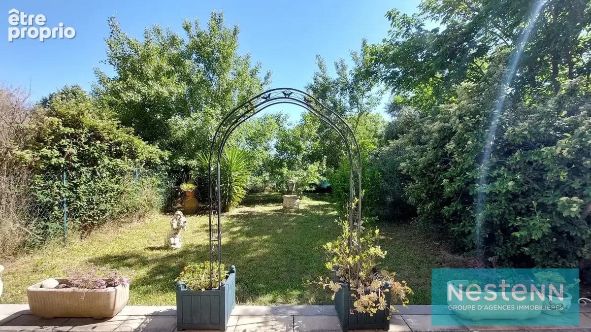 Appartement ISTRES, rez-de-jardin, T3 de 61.09m², spécial investisseur, terrasse, jardin et garage - photo 4