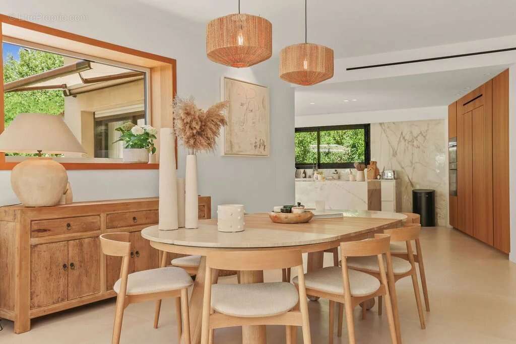 Le Cannet - Quartier résidentiel - Elégante villa de plain-pied avec jardin luxuriant , piscine. Calme absolu - photo 7