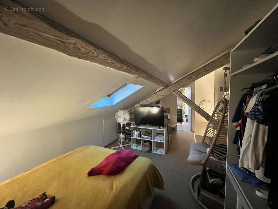 Appartement à VEAUCHE