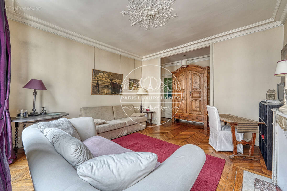 Appartement à PARIS-1E