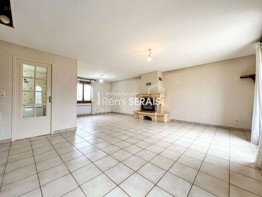 Maison à MONTMERREI