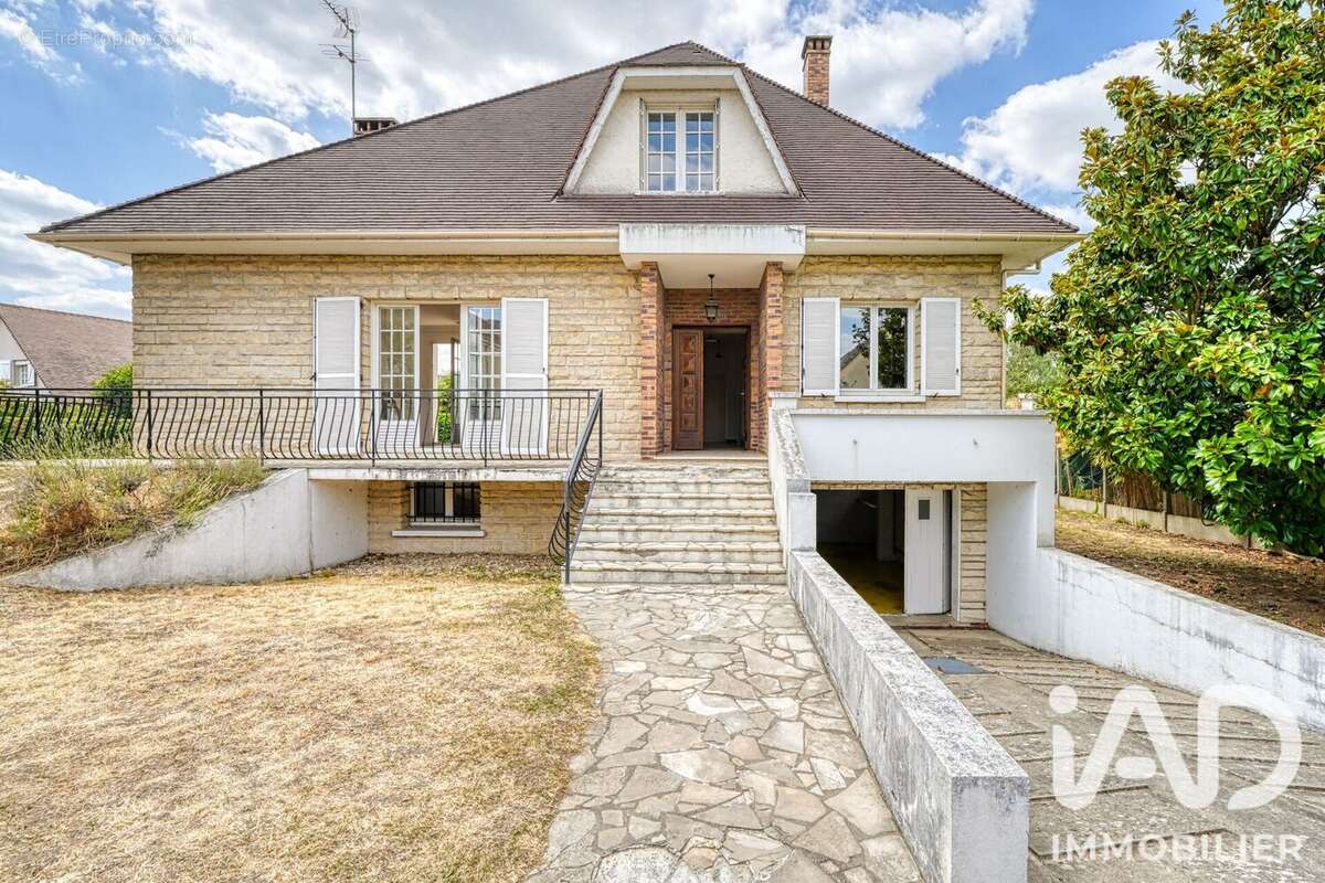 Maison 217 m² à Croissy-Sur-Seine  - photo 2