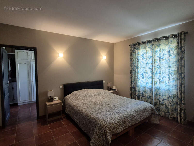 3,4 has, dépendance sécurisée de 320 m², maison plain-pied plus sous-sol, et vue dominante aux portes d'Agen - photo 11